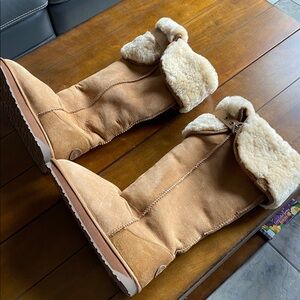 EMU Extra High Tan Sheepskin Boots Like New Size 10